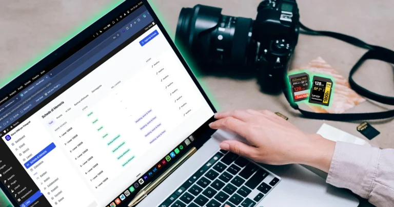 Gestione schede di memoria per fotografi in Eleva CRM: dashboard con lista schede SD assegnate a un servizio fotografico, con fotocamera e schede SanDisk e Lexar sullo sfondo - Eleva
